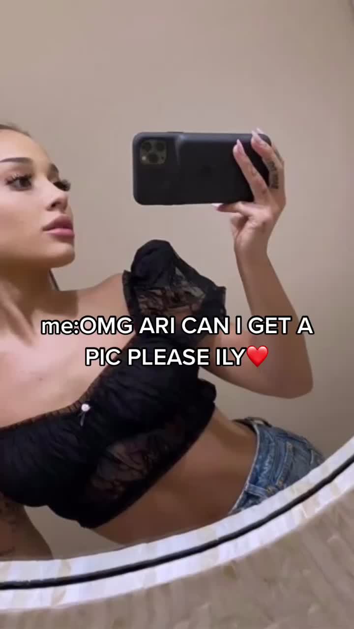 @𑁍Ari is queen𑁍