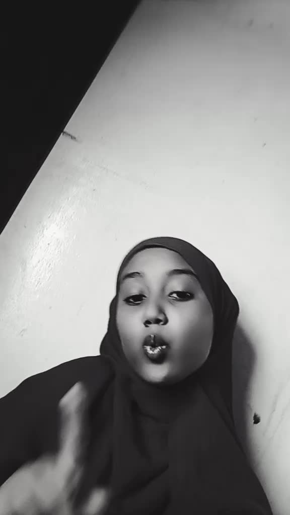 @&iuml;f&atilde;f l&agrave; Q&ugrave;&euml;nę