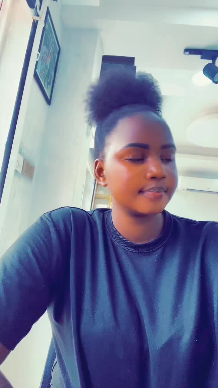 @👩🏾&zwj;🦰Lola Danny👩🏾&zwj;🦰