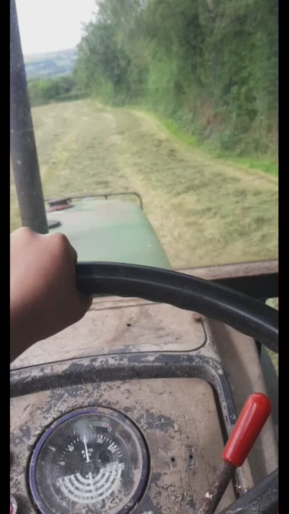 @flat out piking silage👌👍😂