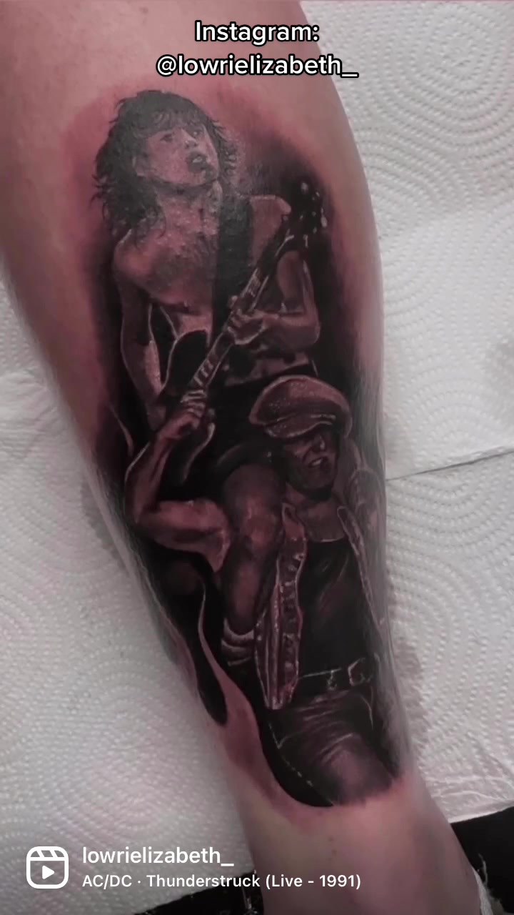 @Lowri Elizabeth Tattoo