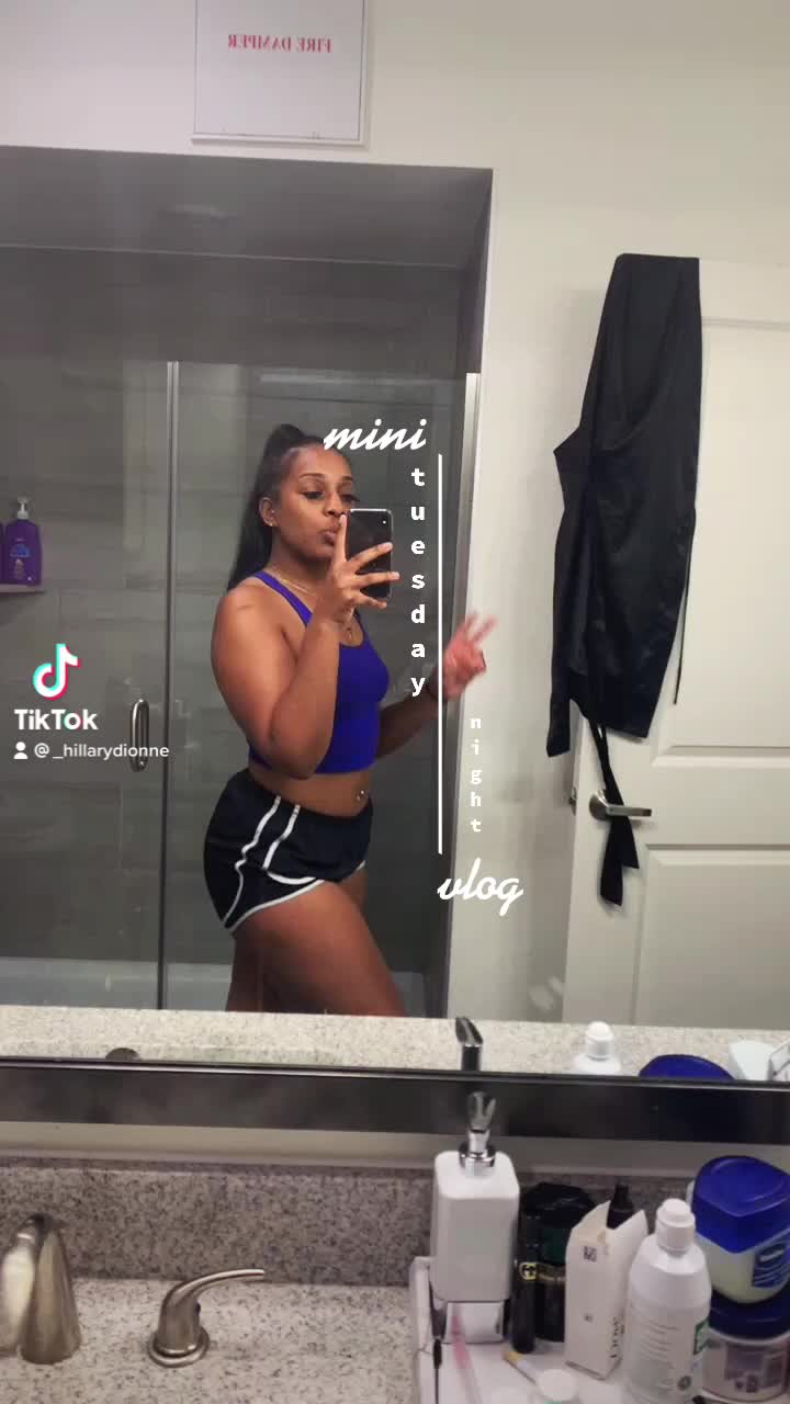 @HillaryDionne🦋