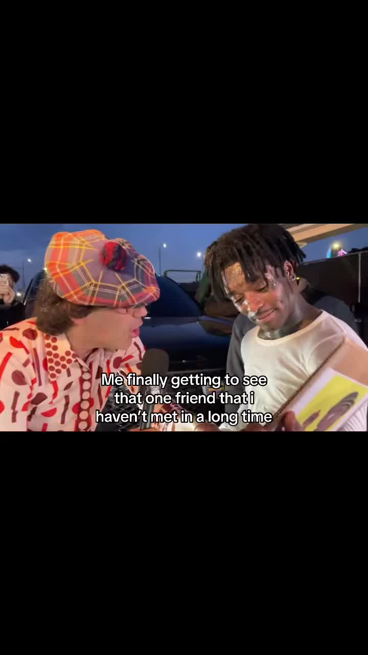 @🦦