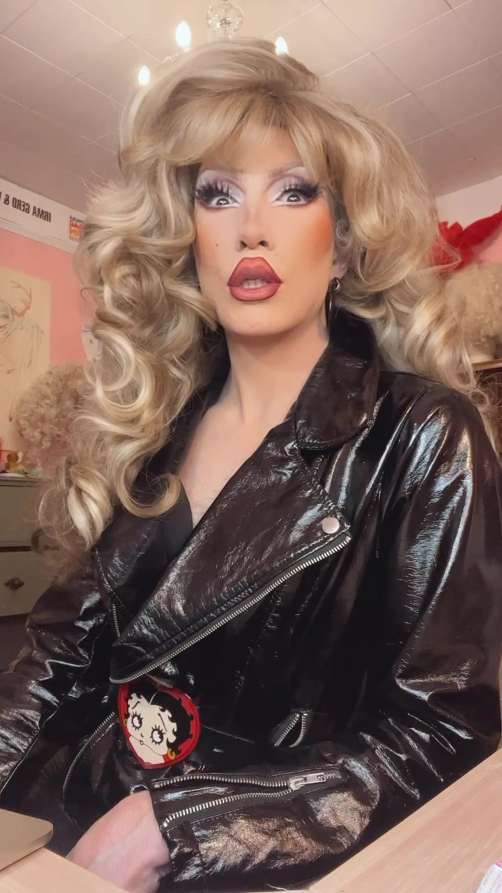 @Vivian Vanderpuss