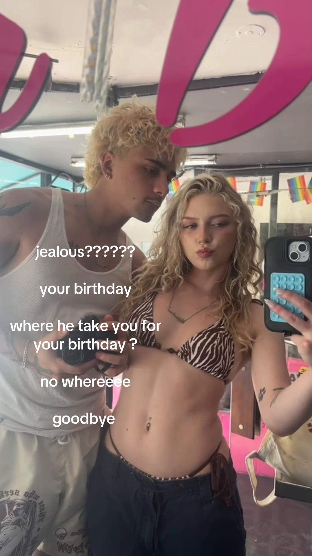 @ays ☮︎
