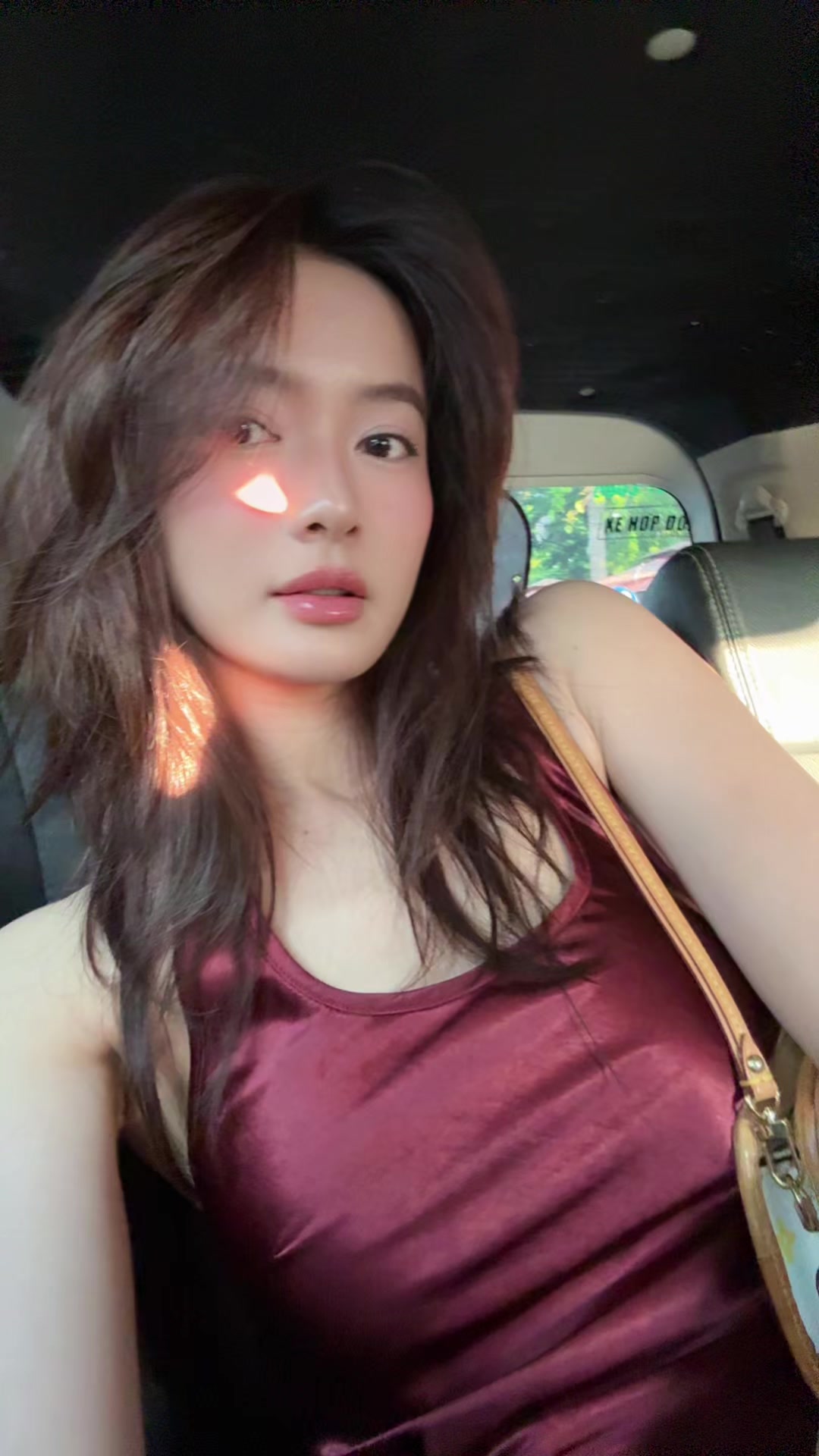 @Uy&ecirc;n Fang