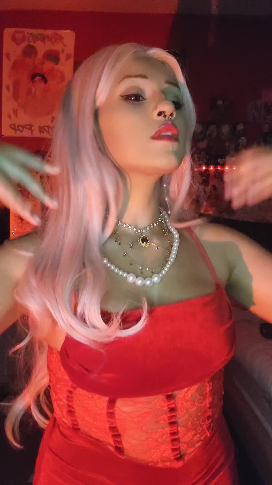 @Tired_cosplayz