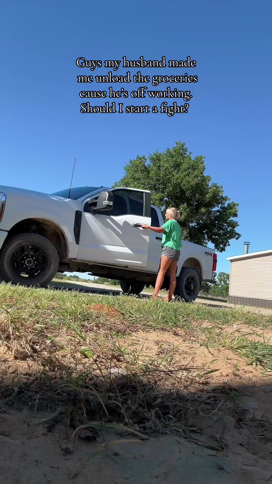@HOLLY|RANCH WIFE & SAHM