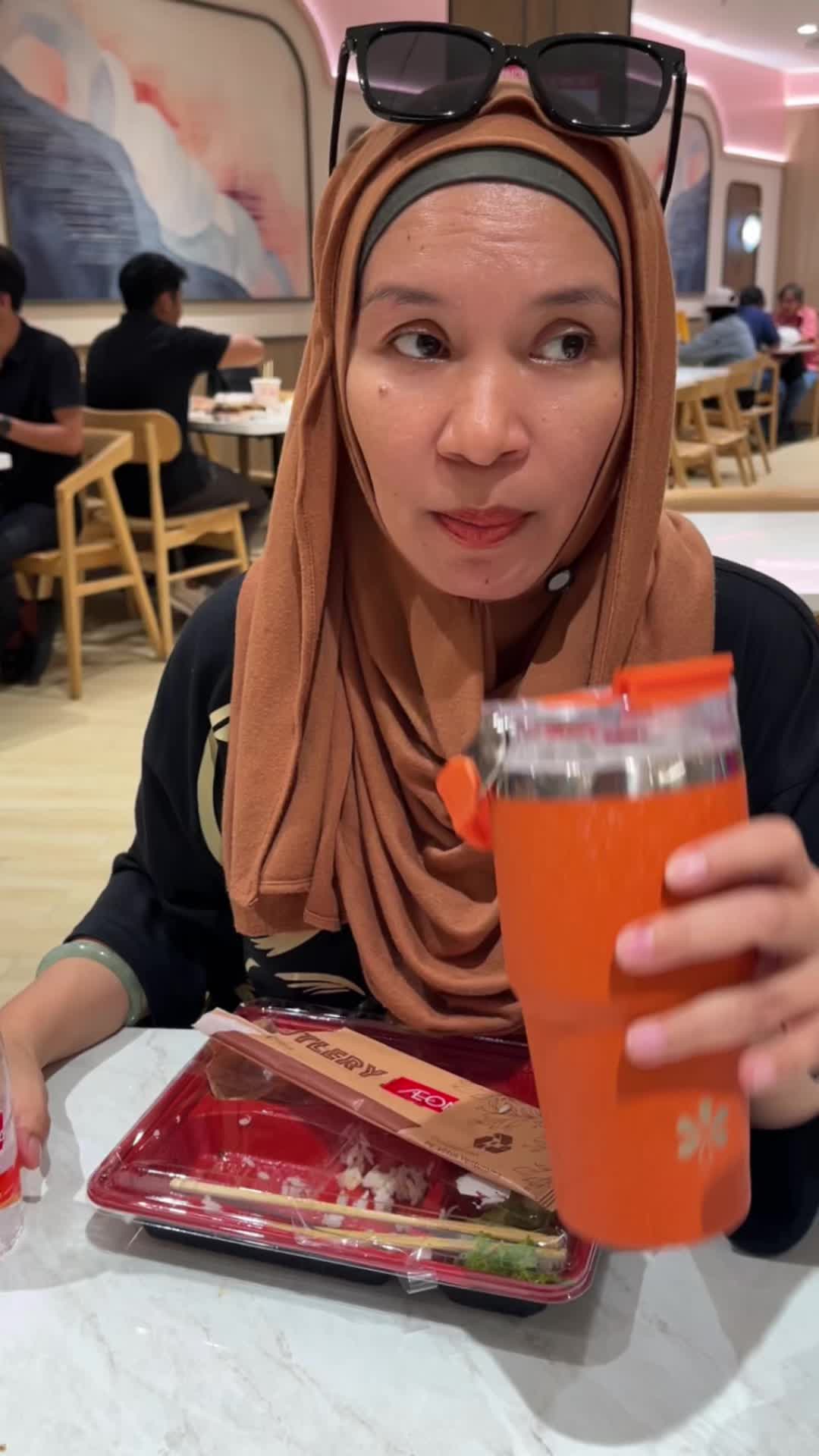 @LELI si paling TAS dan SANDAL