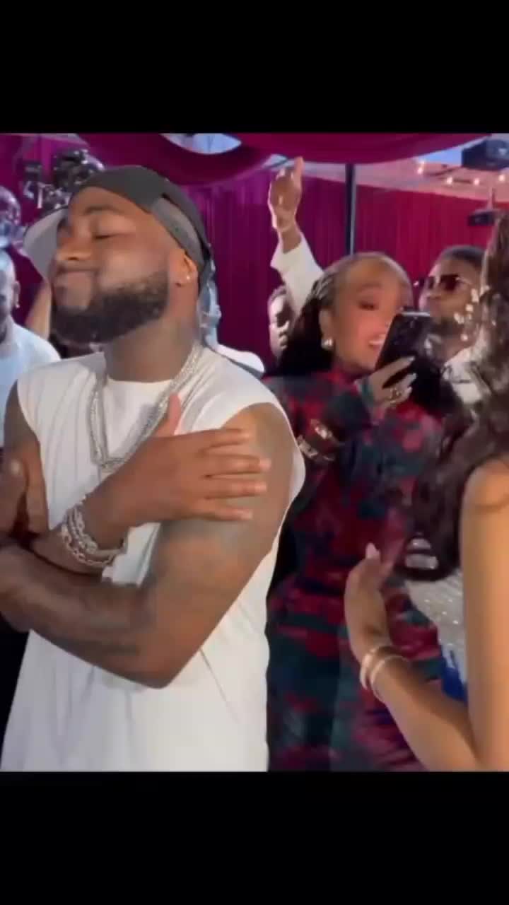 @Davido vibing hub