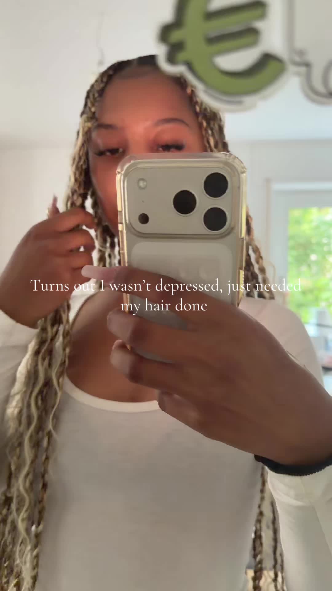 @👩🏽🦱