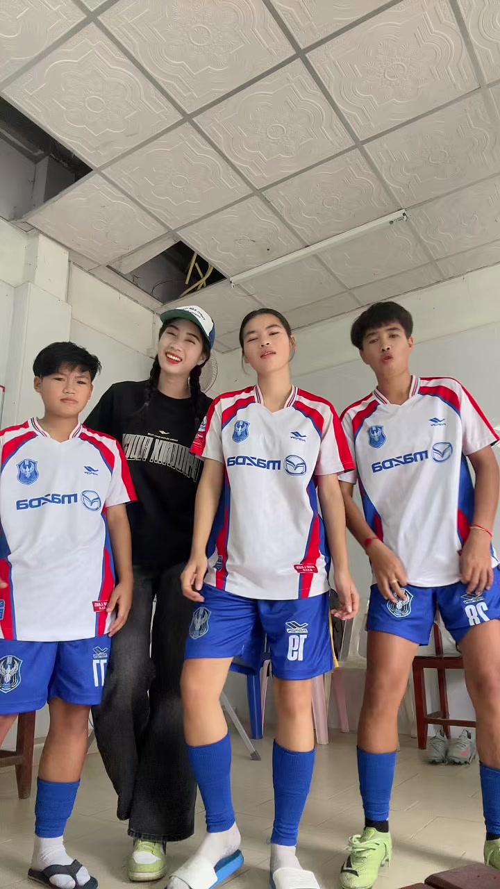 @ເລດີ້ຄອນ🐰