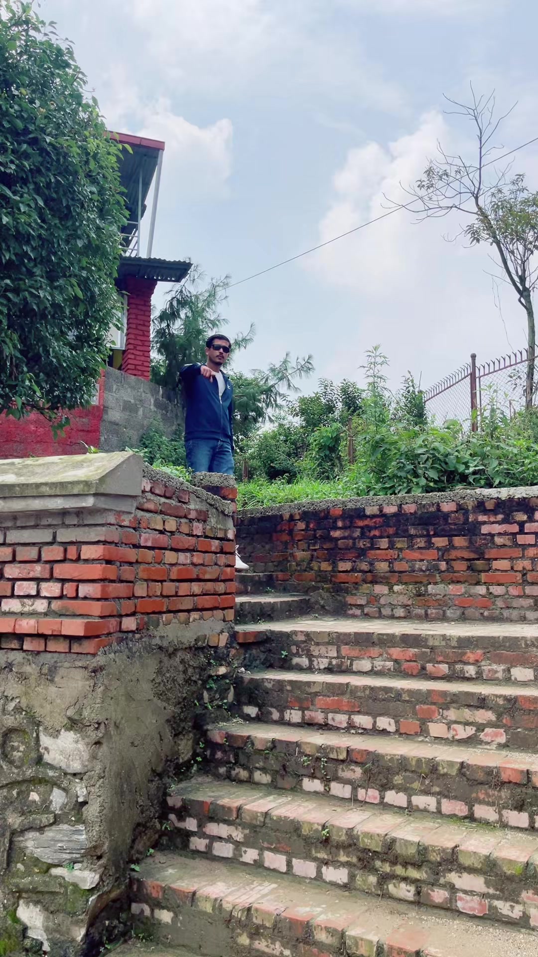 @Niraj Luitel(चरि भाइ)