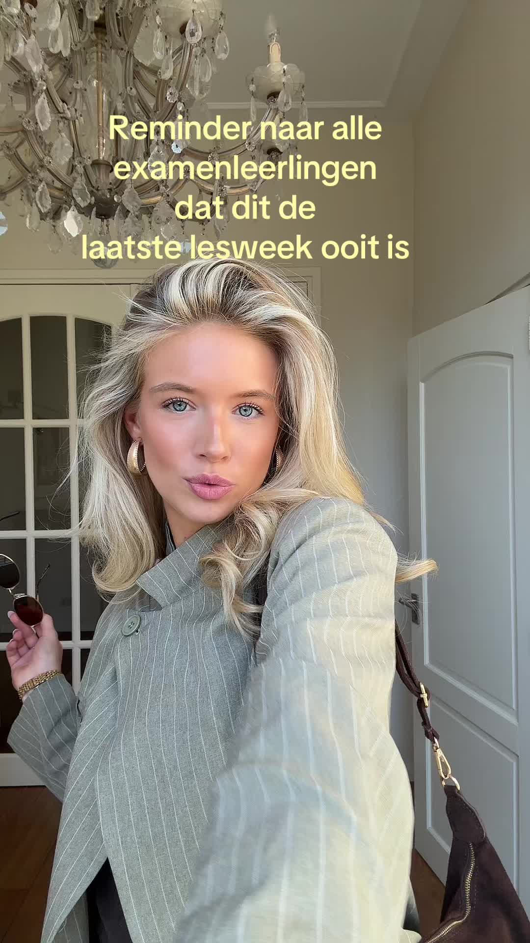 @𝑅.