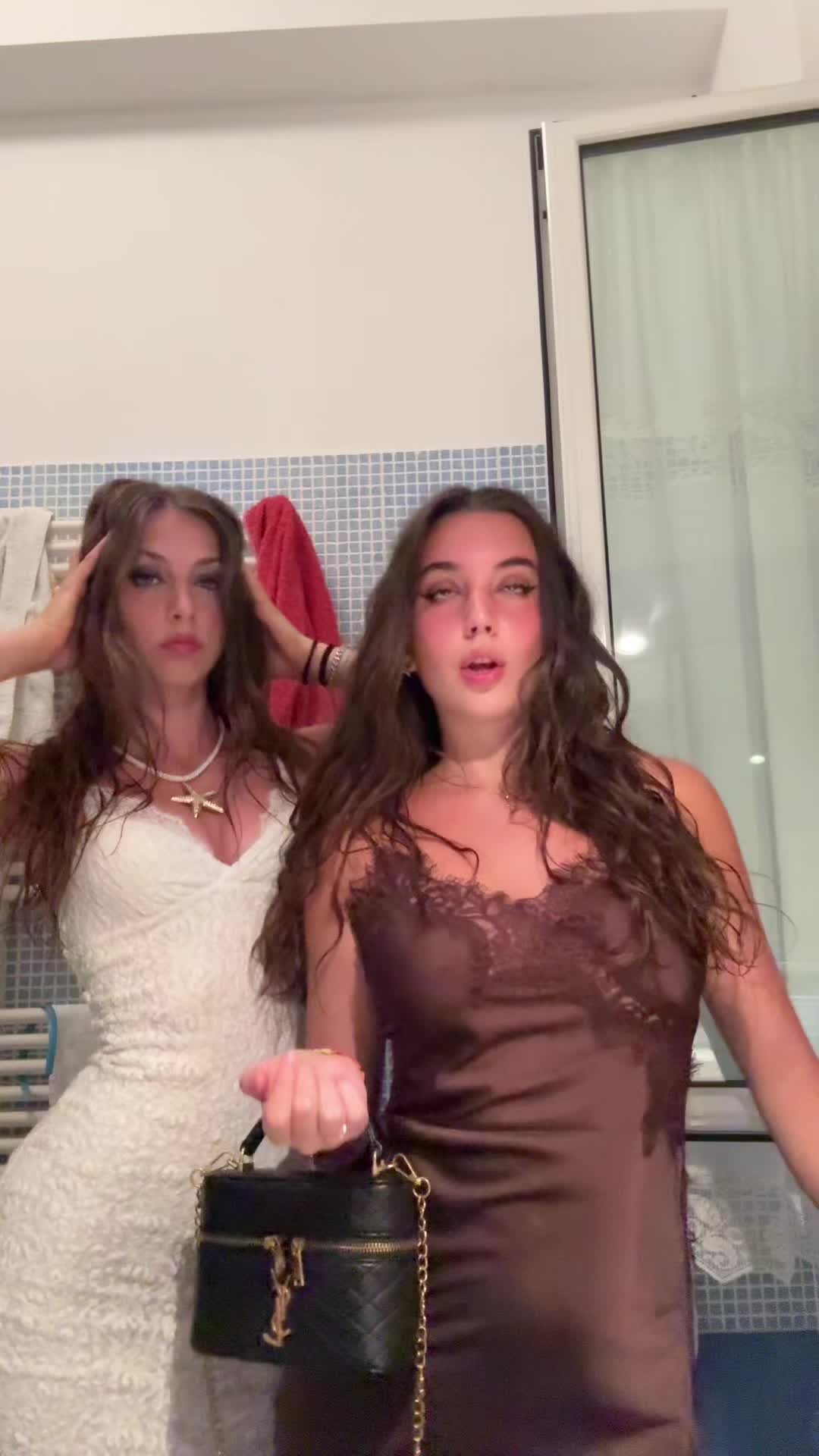 @Elisazuccarello