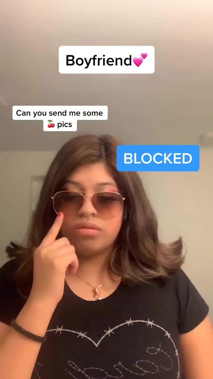 @Jazmin / Latina creator