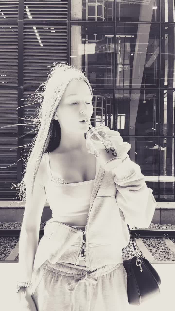 @Karina Muzhalovska