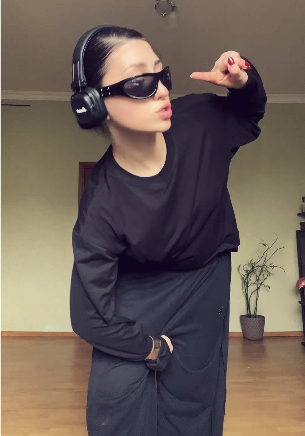 @KISVEK, КОТОРАЯ СНИМАЕТ🎥