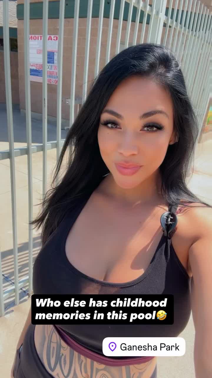 @Bella_B_