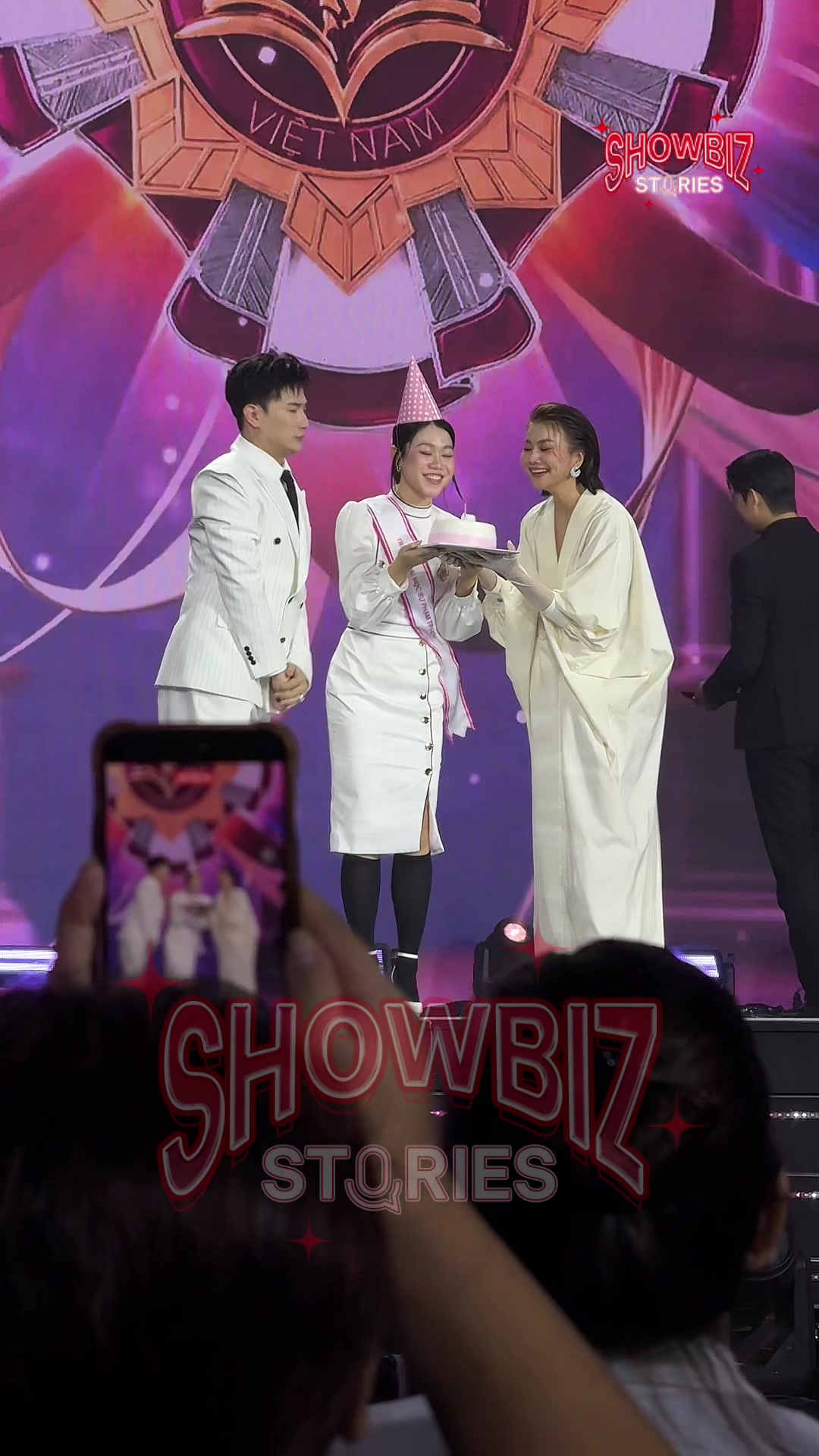 @Showbiz Stories