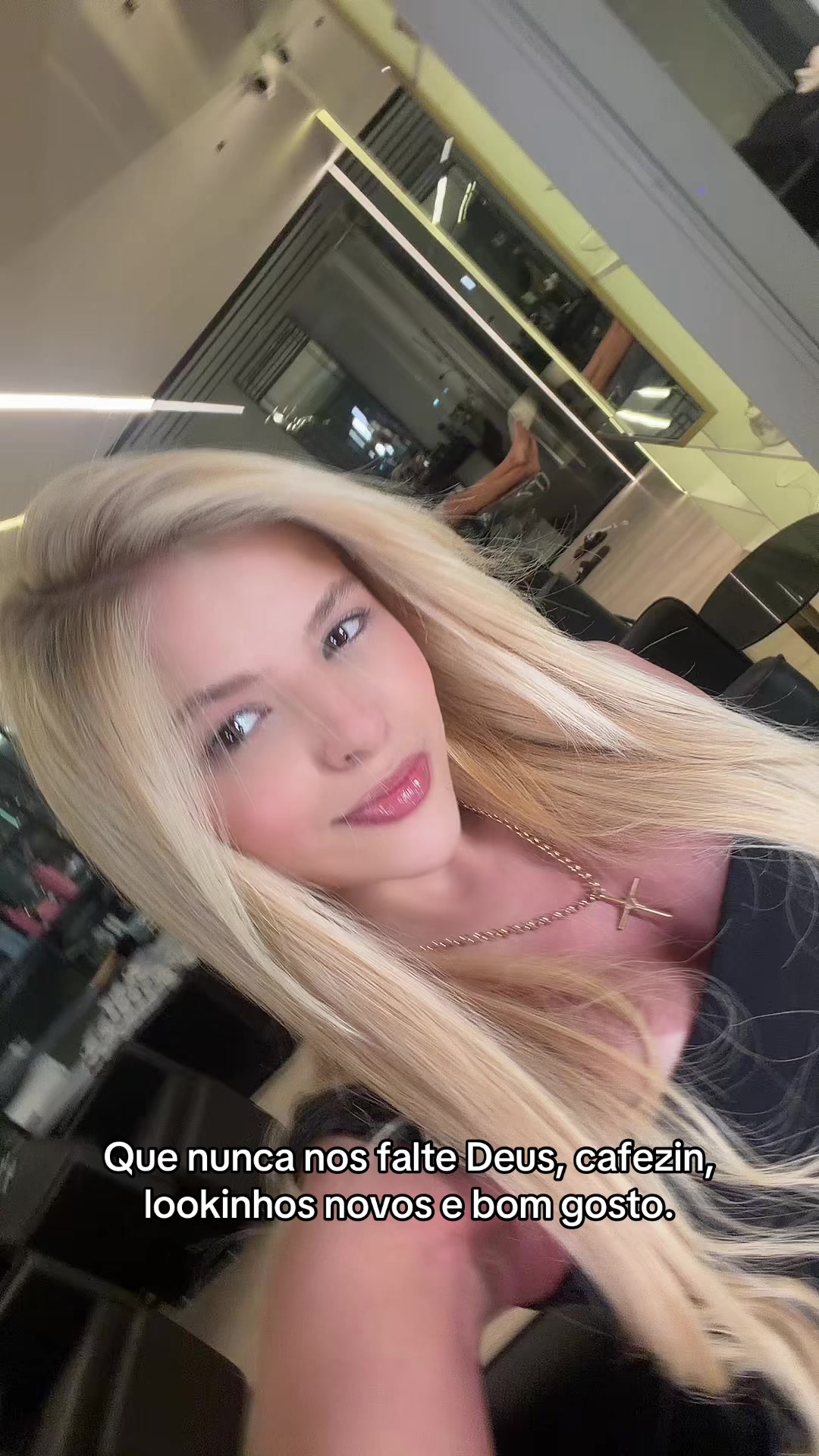 @annaluizaaa
