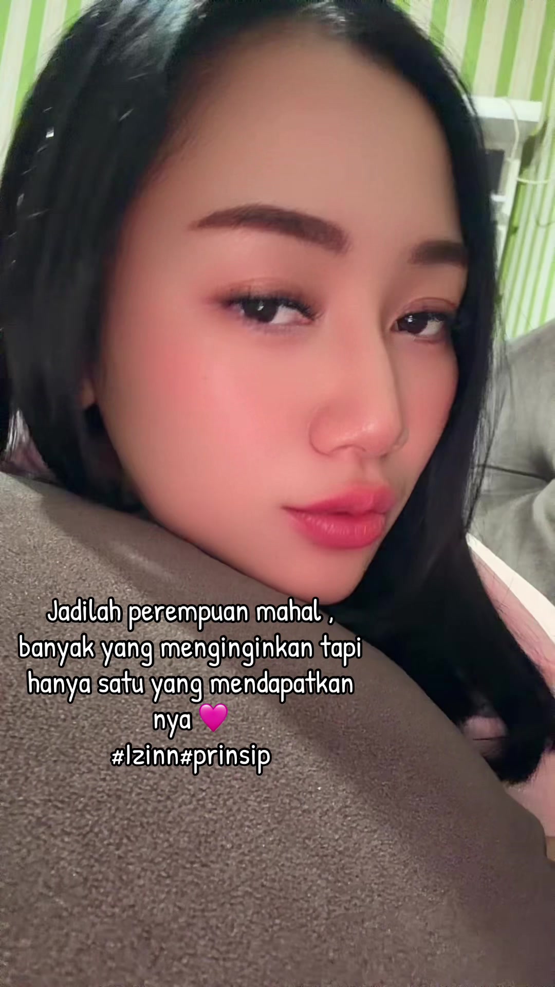 @Momy Via 🦂