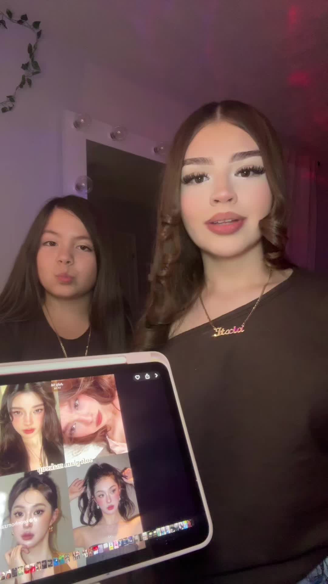 @Deliciaasisters