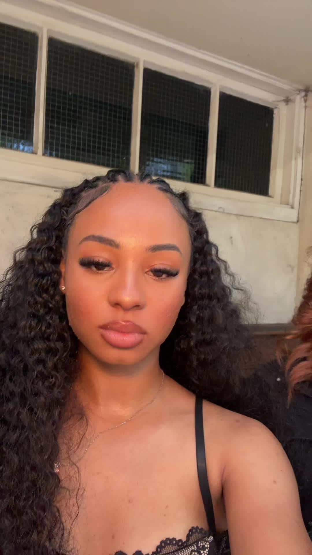 @︎︎👩🏽&zwj;🦱ྀིྀི