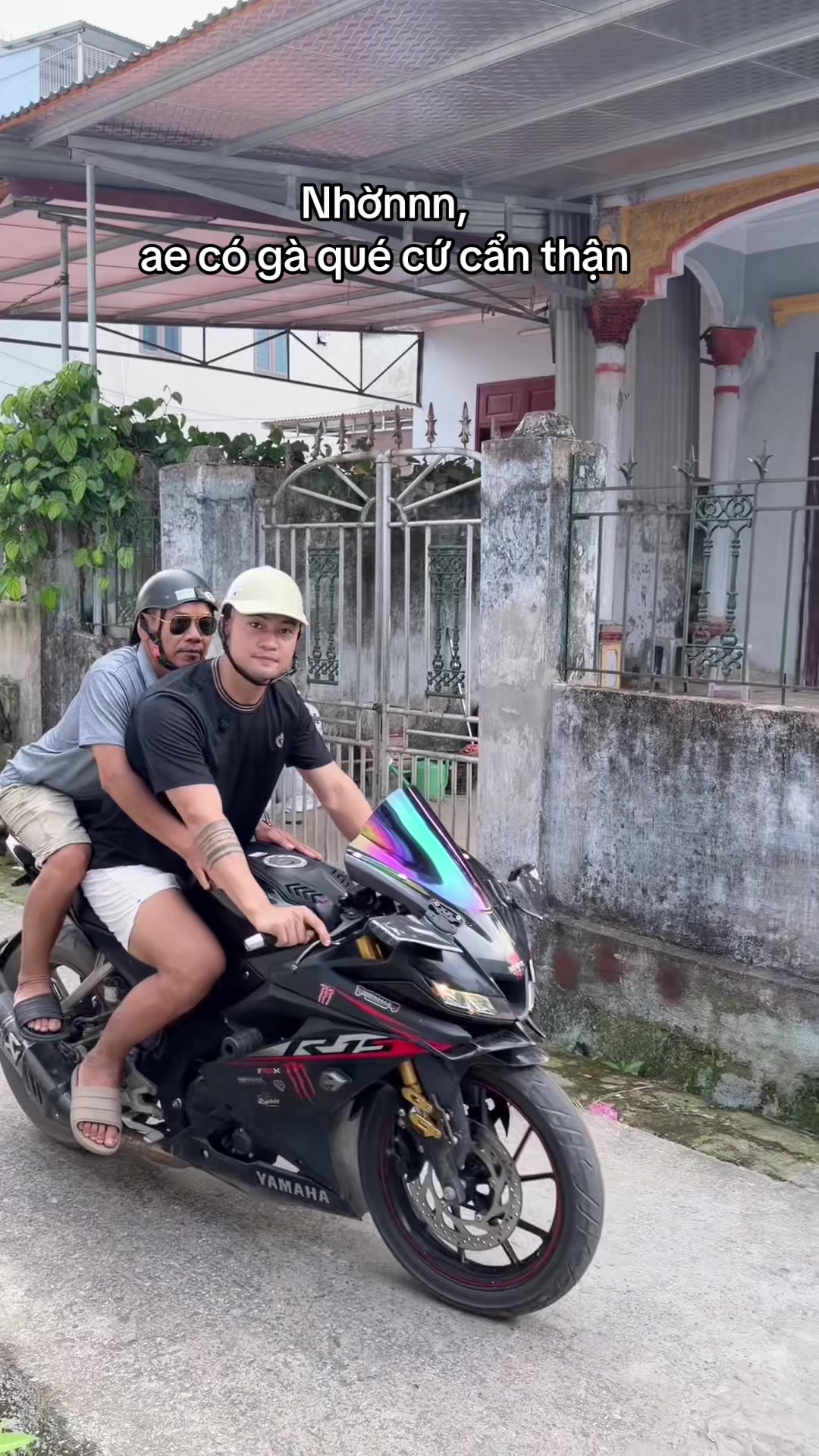 @Ch&uacute; Tư