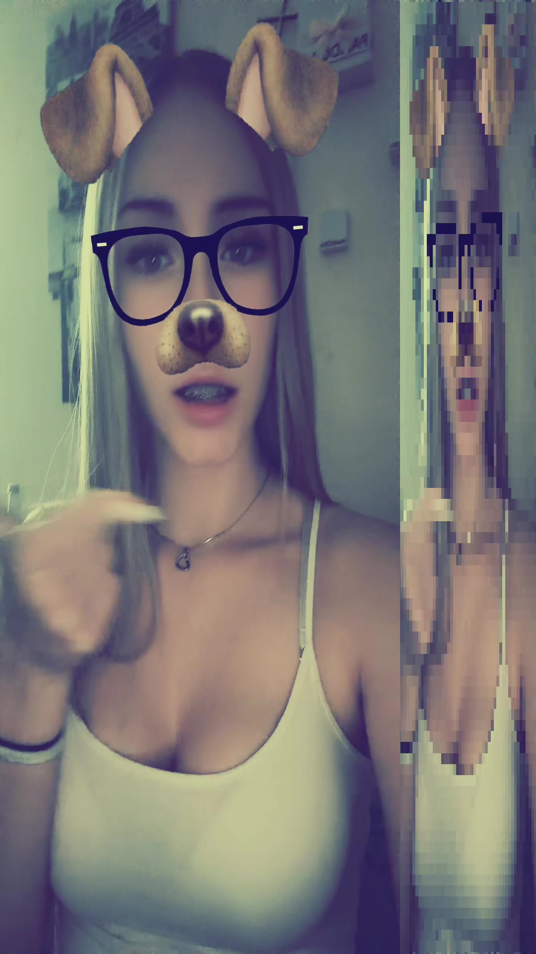 @𝐄