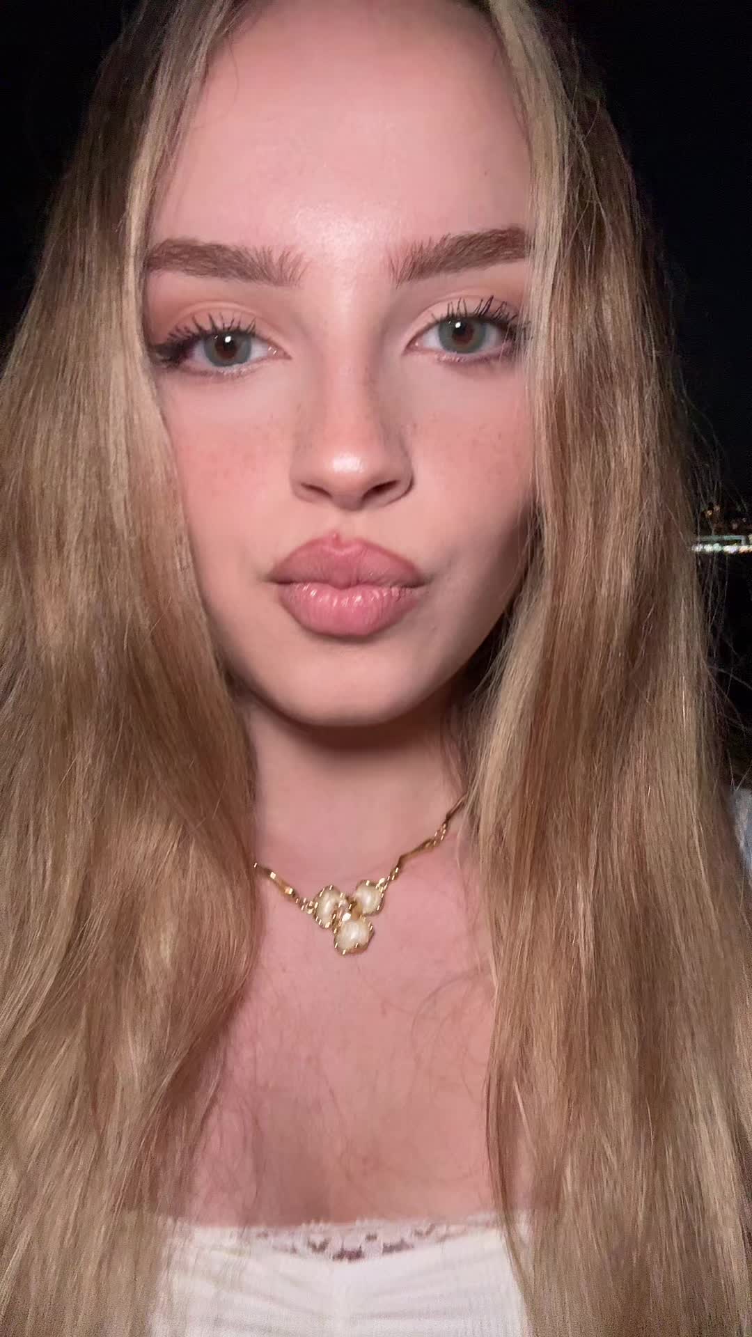 @Elaa