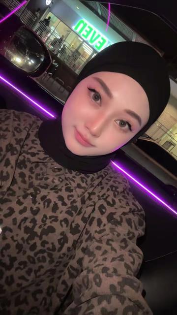 @Cik Puan Auni Founder Elyss