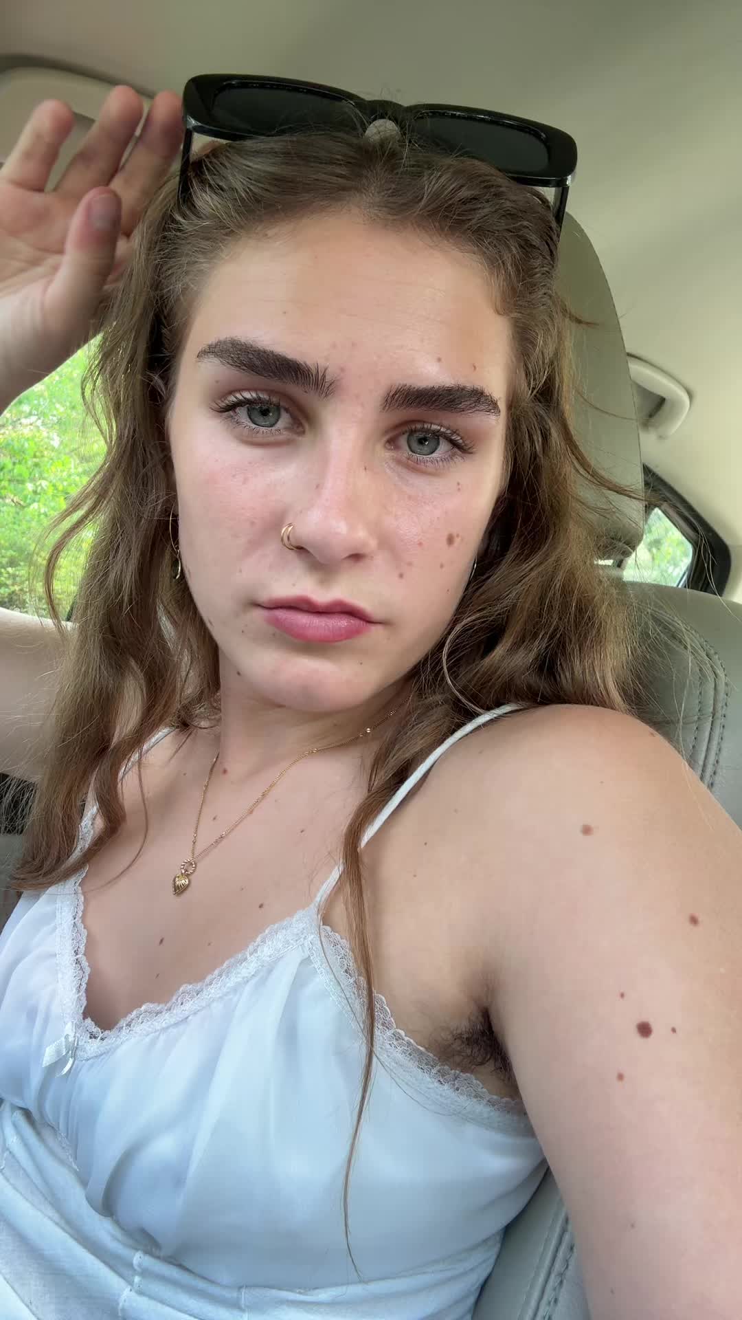 @🐝