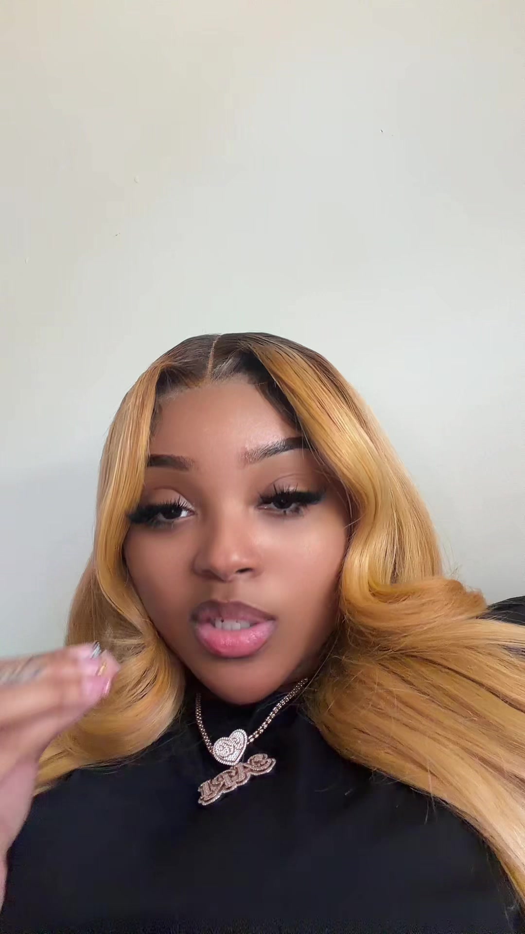 @Ari Wright | Hairstylist