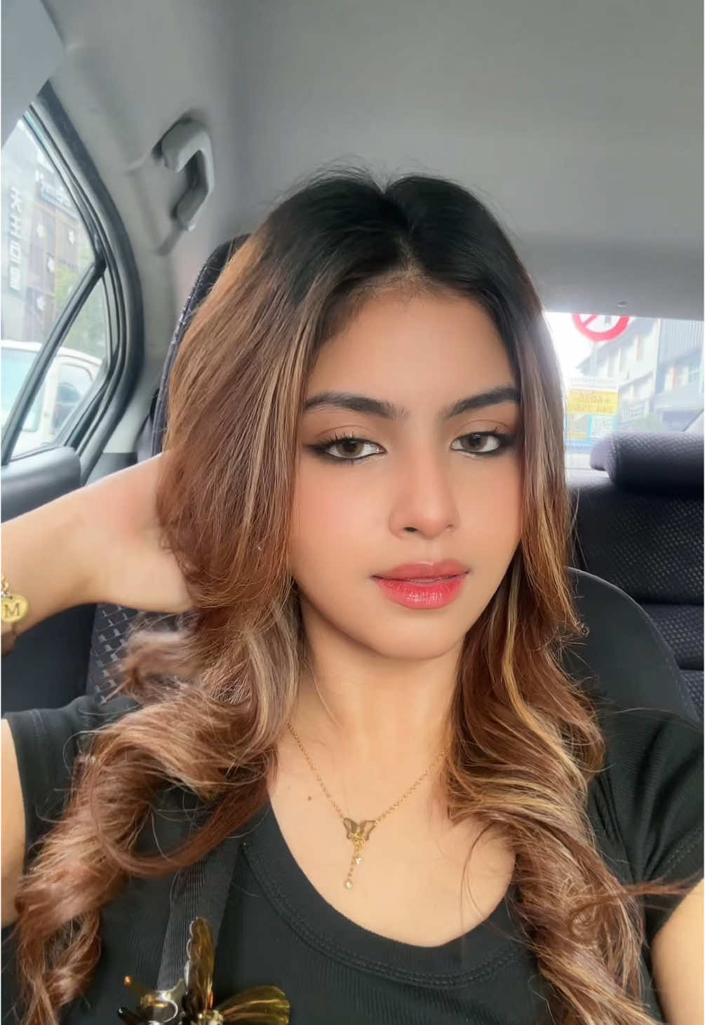 @Madhur🦋