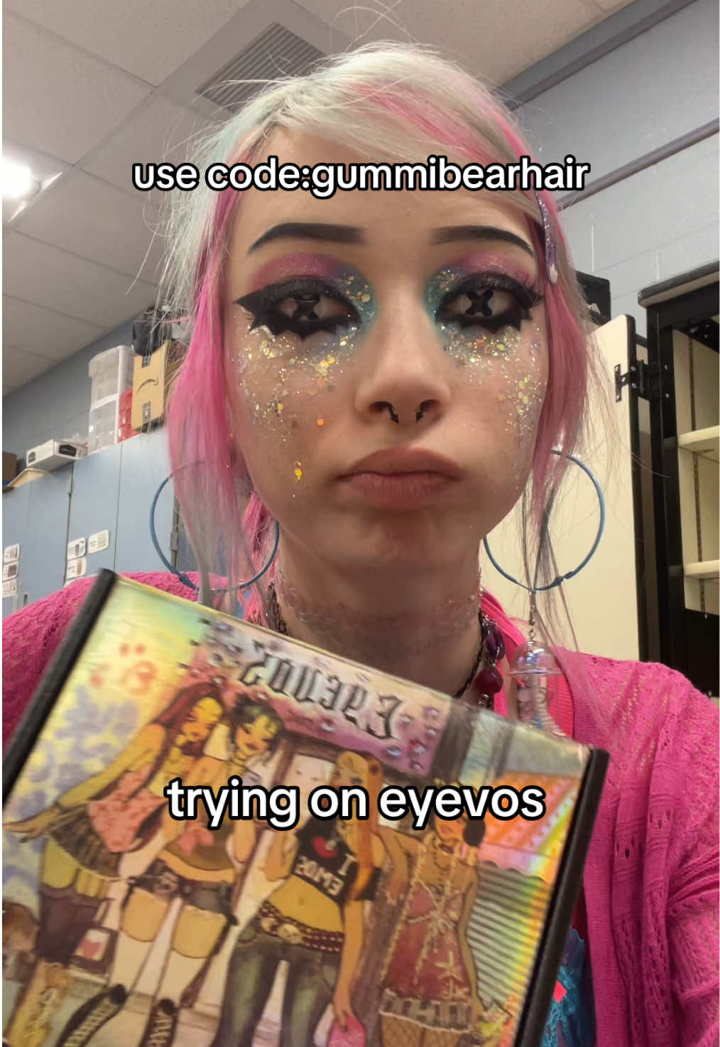 @Weird chick wit pink hair