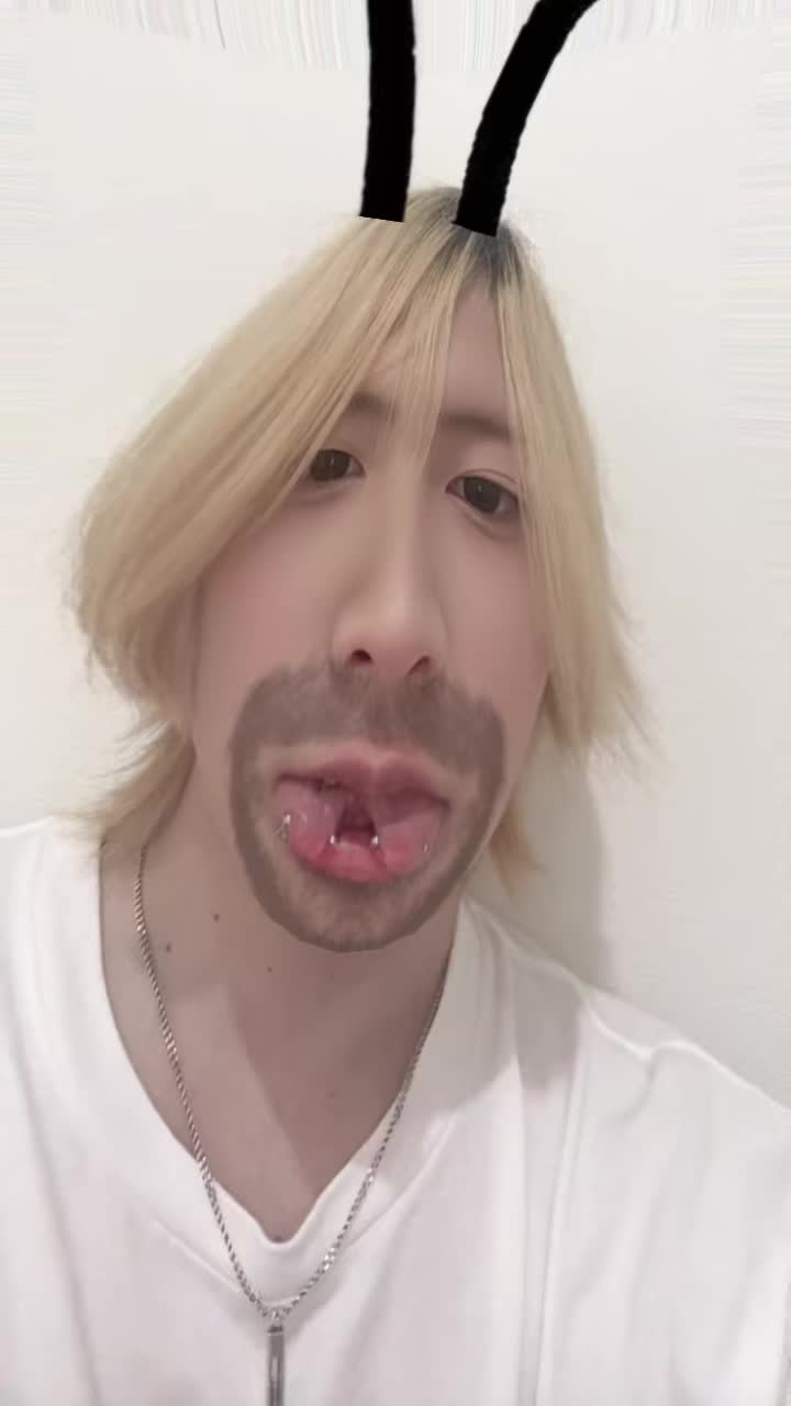 @🐝