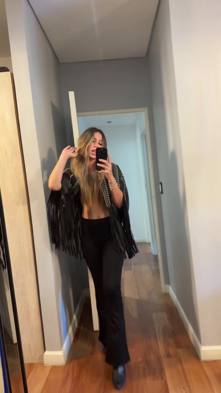 @Mia
