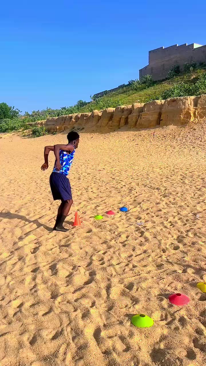@itz bolomson footballer