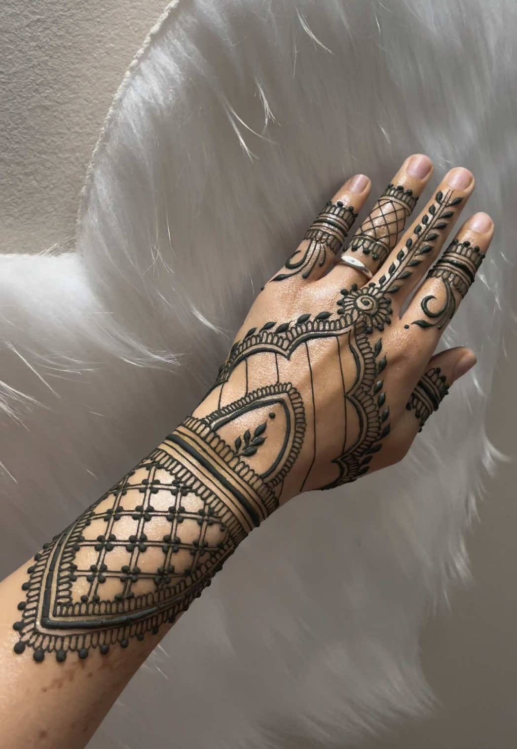 @charmsofmehandi