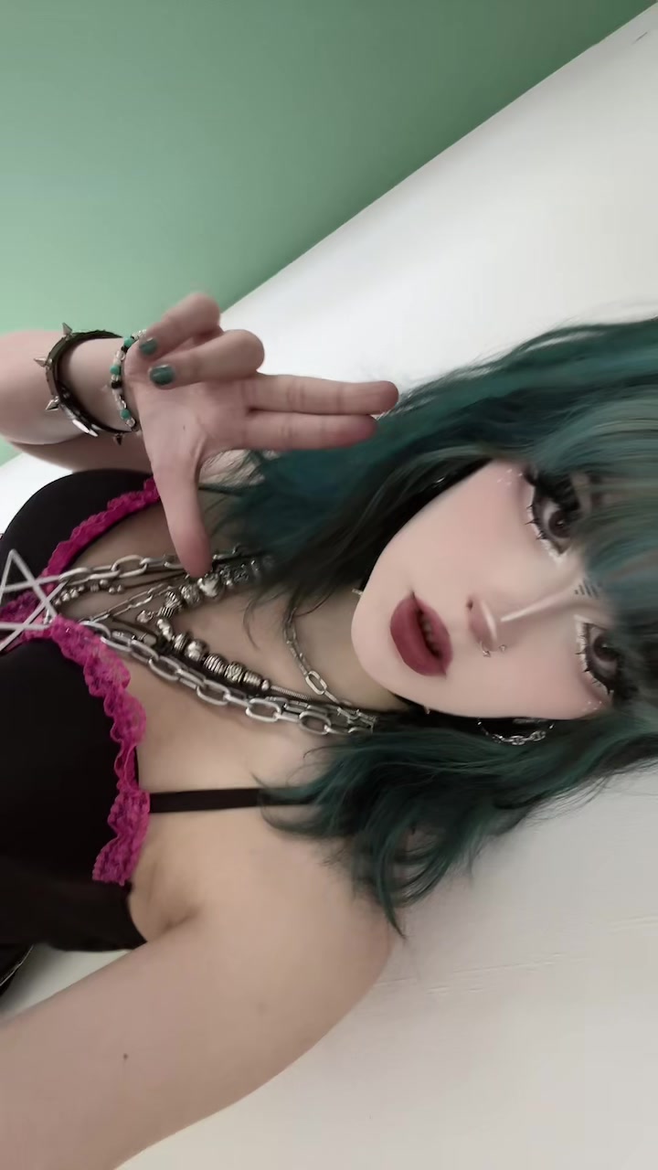 @pinkstrawberryghoul
