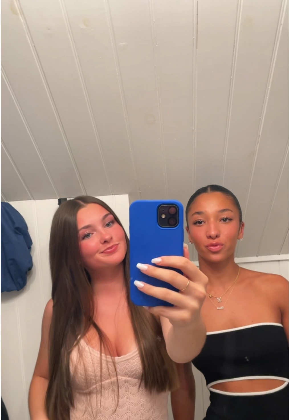 @Ava