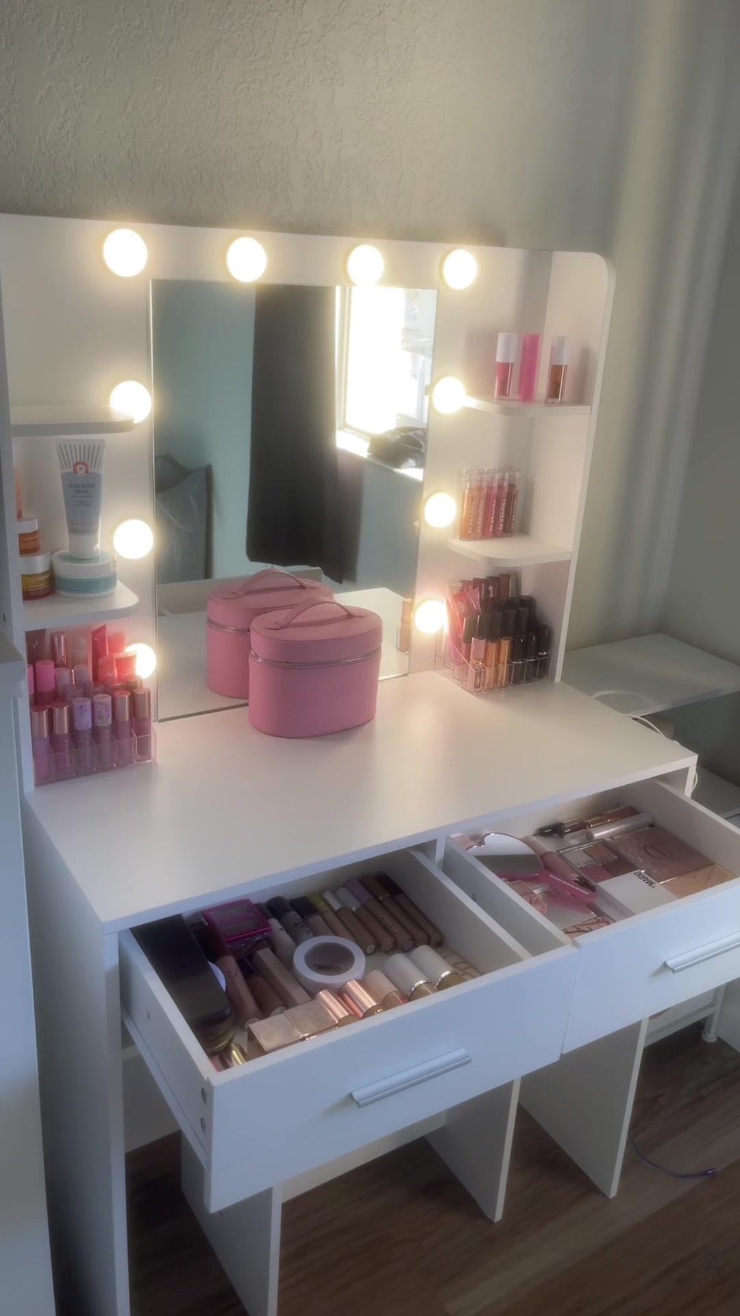 @BeautyWithJos