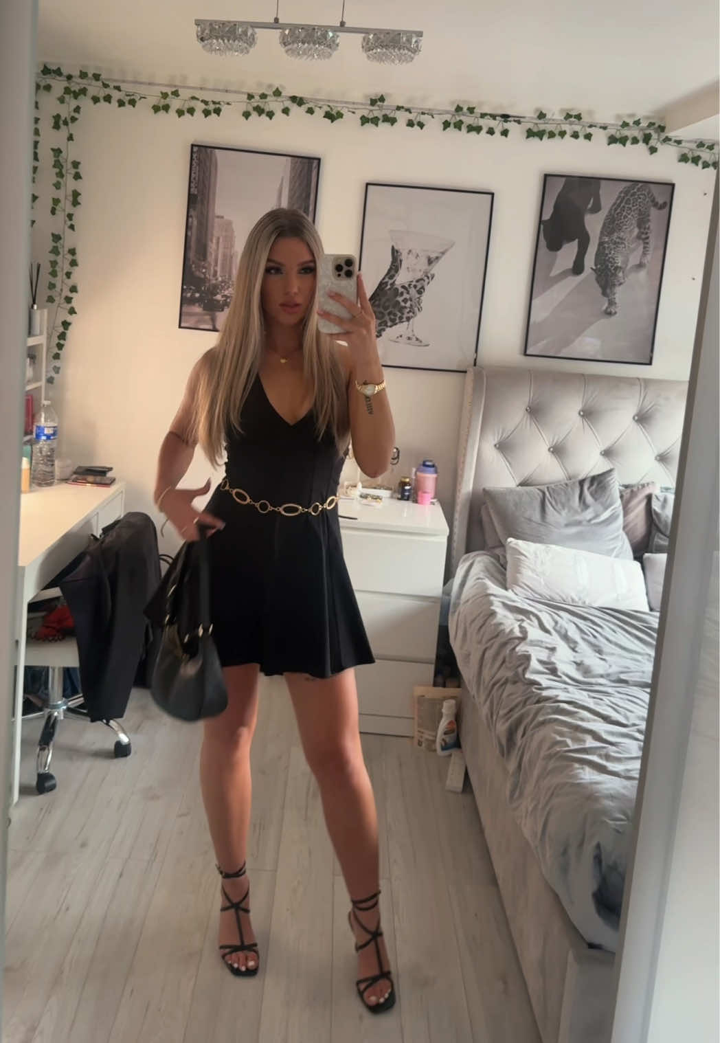 @1llegallybl0nde