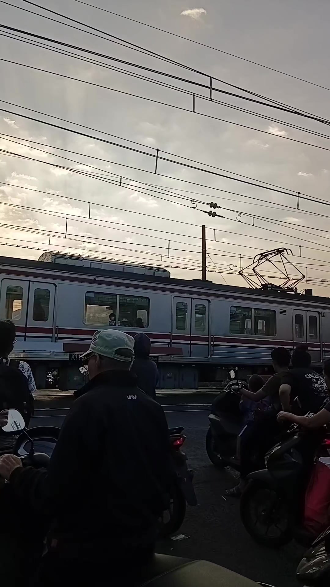 @Dari kontak anda