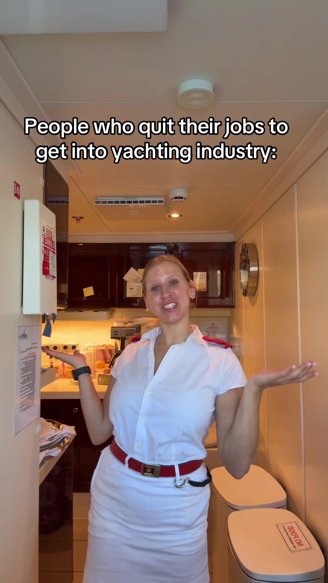 @StewardessLara