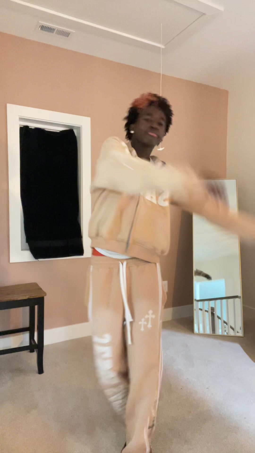 @𝒯𝓎𝑜👩🏽&zwj;🎤