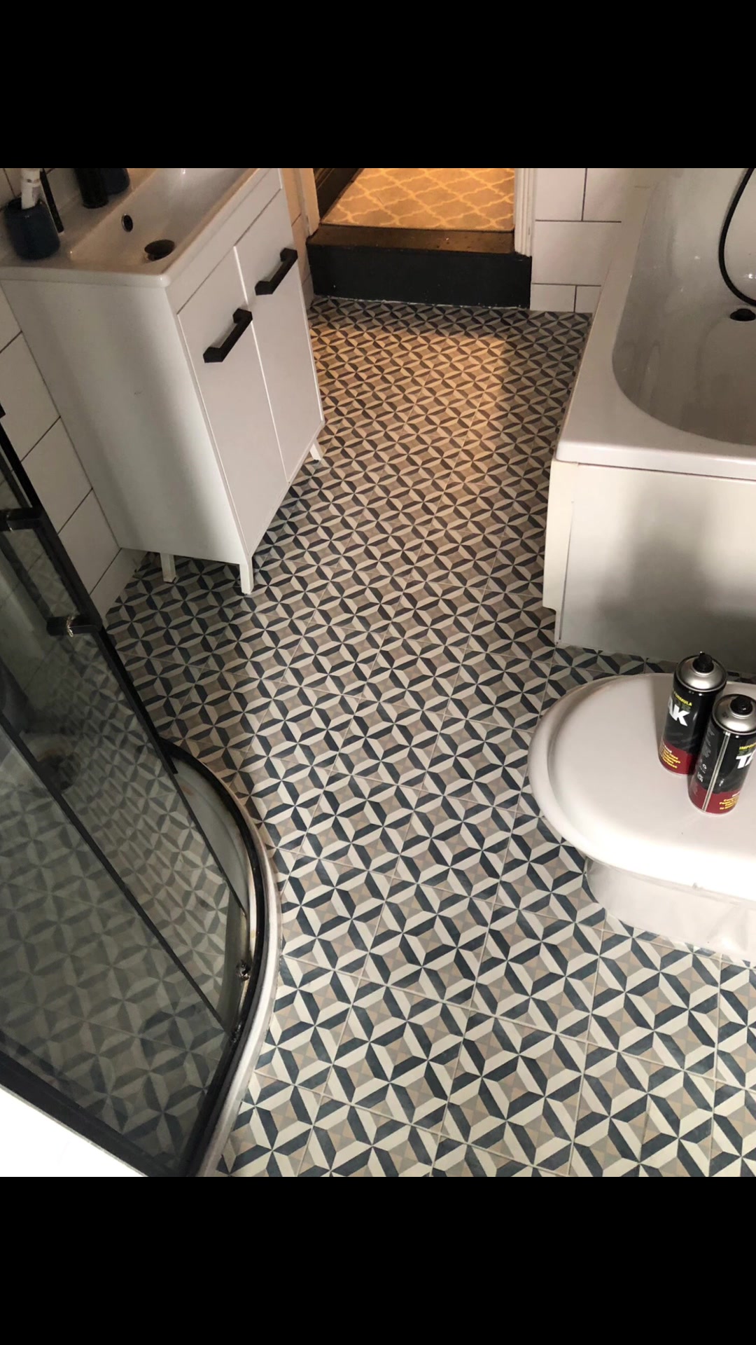 @Local lay flooring
