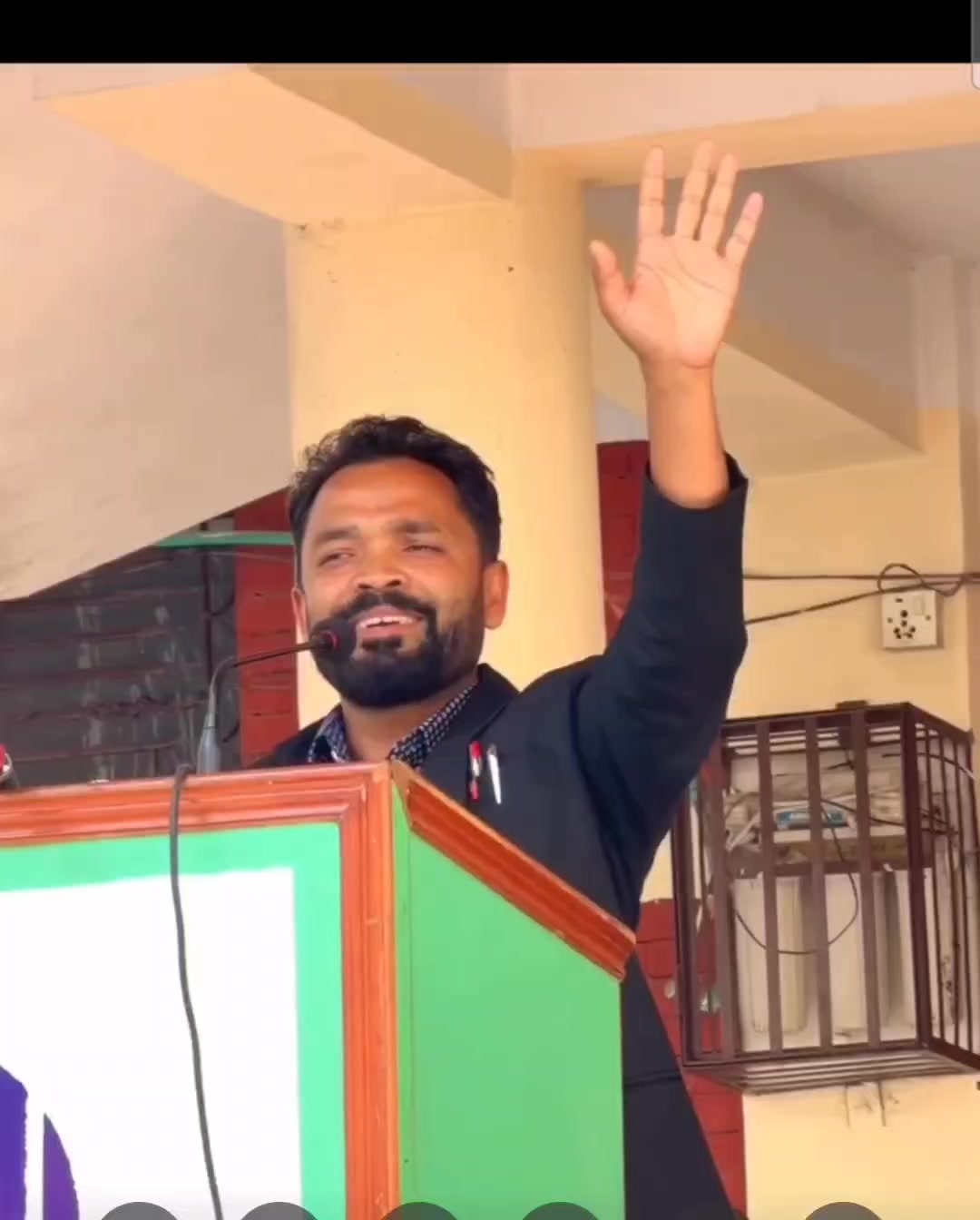 @म नेपाल हाँसेको हेर्न चाहन्छु।
