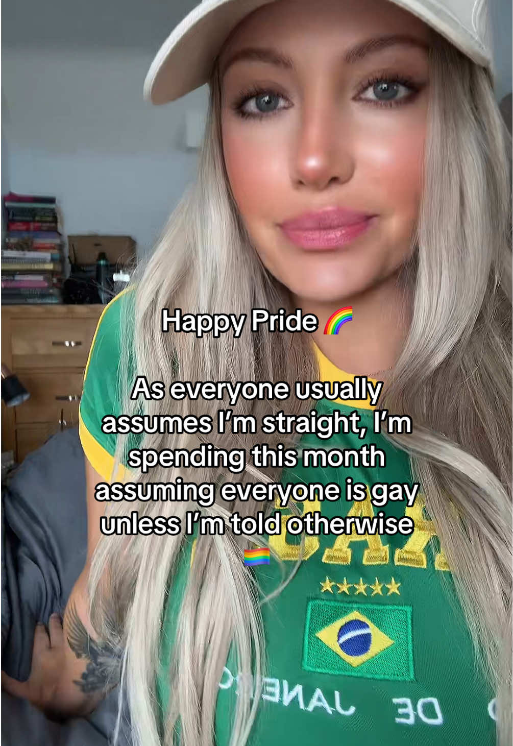 @Lisa J Evans sapphic author ⚢